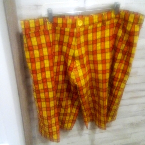 Celebrity by Design men's shorts.   Box 29 - Picture 1 of 3